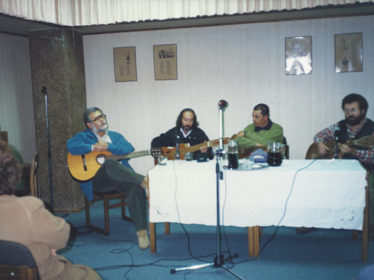 Tertulia sobre canto popular